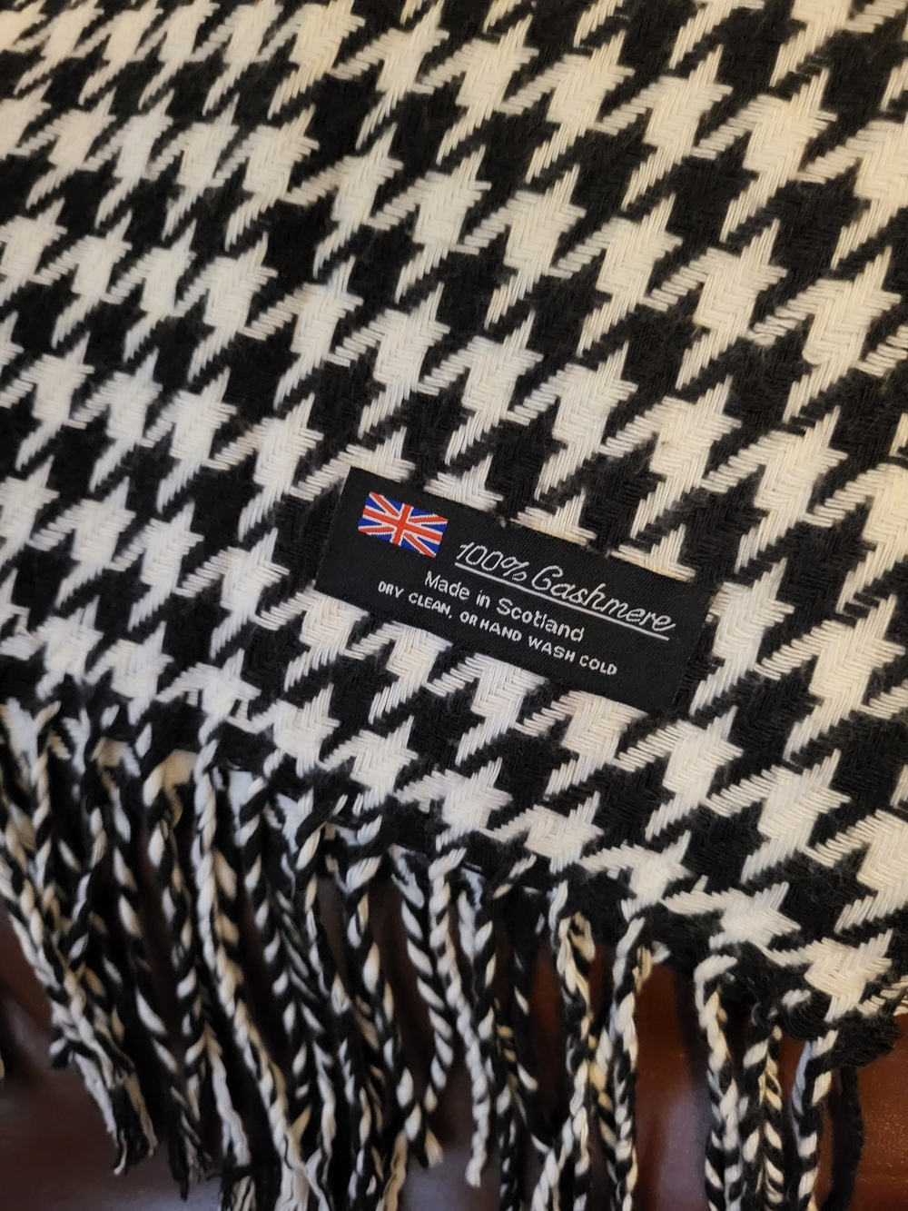 100% Cashmere Houndstooth Scarf - Black & White